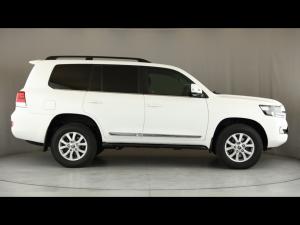 Toyota Land Cruiser 200 4.5D-4D V8 VX-R - Image 3