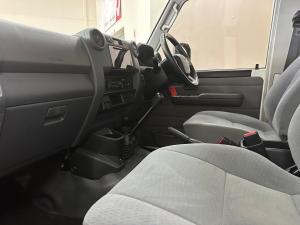 Toyota Land Cruiser 79 2.8GD-6 single cab manual - Image 7