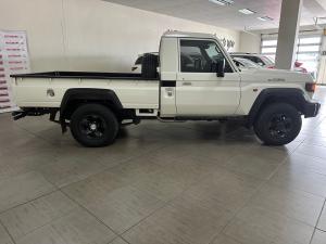 Toyota Land Cruiser 79 2.8GD-6 single cab manual - Image 3