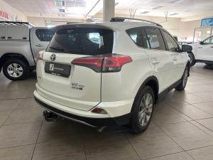Toyota RAV4 2.2D-4D AWD VX - Image 2