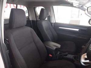 Toyota Hilux 2.4GD-6 Xtra cab Raider manual - Image 17