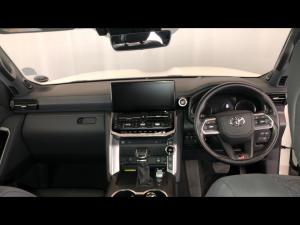 Toyota Land Cruiser 300 3.3D GR-Sport - Image 6