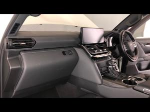 Toyota Land Cruiser 300 3.3D GR-Sport - Image 7