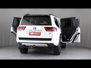 Toyota Land Cruiser 300 3.3D GR-Sport - Image 24