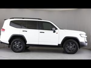 Toyota Land Cruiser 300 3.3D GR-Sport - Image 3