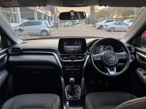 Toyota Urban Cruiser 1.5 XR manual - Image 6