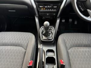 Toyota Urban Cruiser 1.5 XR manual - Image 12