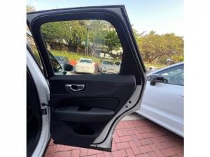 Volvo XC60 B5 AWD Essential - Image 10