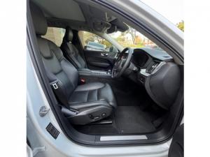 Volvo XC60 B5 AWD Essential - Image 7