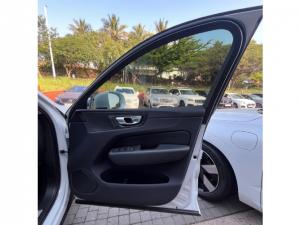 Volvo XC60 B5 AWD Essential - Image 8