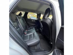 Volvo XC60 B5 AWD Essential - Image 9