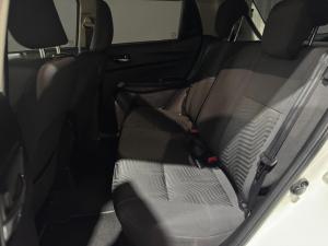 Suzuki Swift 1.2 GLX auto - Image 15
