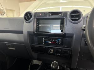 Toyota Land Cruiser 79 4.5D-4D LX V8 single cab - Image 12