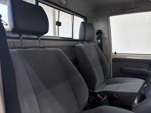 Toyota Land Cruiser 79 4.5D-4D LX V8 single cab - Image 14