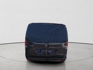 Mercedes-Benz V300d Executive - Image 3
