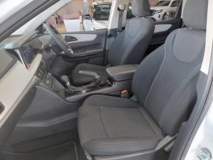Mahindra XUV700 2.0T AX5 - Image 17