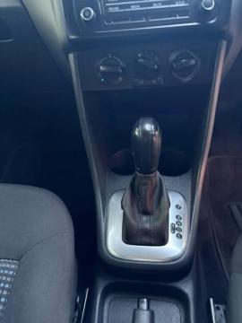Image Volkswagen Polo Vivo hatch 1.6 Comfortline auto