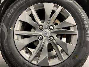 Peugeot 2008 1.2T Active automatic - Image 13
