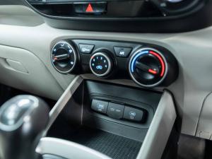 Hyundai Venue 1.2 Premium - Image 14