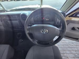 Toyota Land Cruiser 79 4.5D-4D V8 double cab LX - Image 8