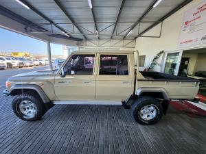 Toyota Land Cruiser 79 4.5D-4D V8 double cab LX - Image 17