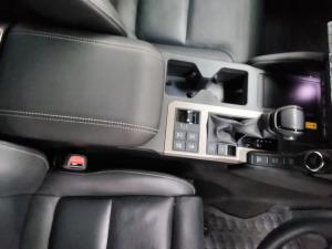 Toyota Land Cruiser Prado 2.8GD VX-R - Image 12