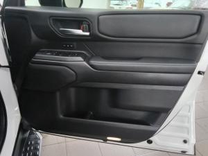 Toyota Land Cruiser Prado 2.8GD VX-R - Image 24