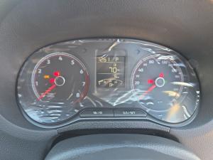 Volkswagen Polo Vivo hatch 1.6 Life - Image 12