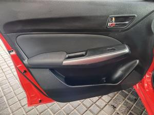 Suzuki Swift 1.2 GLX auto - Image 13