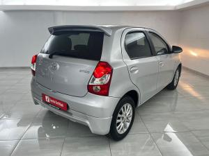 Toyota Etios hatch 1.5 Xi - Image 5