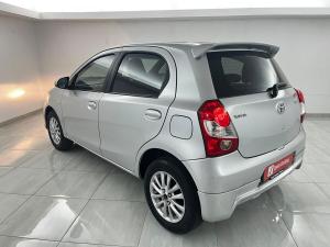 Toyota Etios hatch 1.5 Xi - Image 6