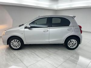 Toyota Etios hatch 1.5 Xi - Image 7