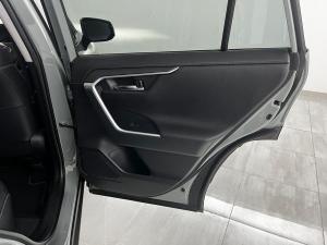 Toyota RAV4 2.0 VX - Image 12