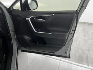 Toyota RAV4 2.0 VX - Image 16