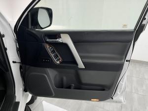 Toyota Land Cruiser Prado 3.0DT VX - Image 18