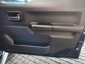 Suzuki Jimny 1.5 GLX AllGrip 5-door auto - Image 12