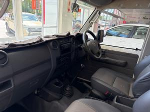 Toyota Land Cruiser 79 4.2D single cab - Image 7