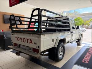 Toyota Land Cruiser 79 4.2D single cab - Image 2