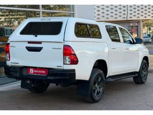 Toyota Hilux 2.4GD-6 double cab 4x4 Raider manual - Image 2
