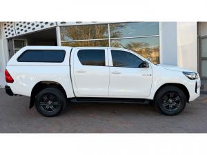 Toyota Hilux 2.4GD-6 double cab 4x4 Raider manual - Image 3