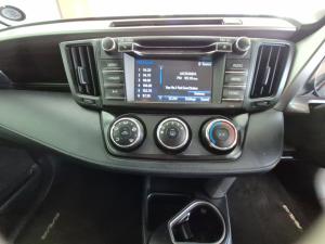 Toyota RAV4 2.0 GX auto - Image 14