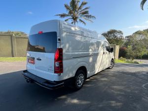 Toyota Quantum 2.8 SLWB panel van - Image 2