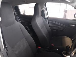 Toyota Vitz 1.0 XR manual - Image 15