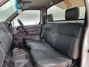 Nissan NP300 Hardbody 2 - Image 8