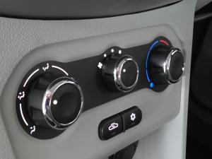 Tata Tiago 1.2 XT manual - Image 13