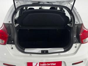 Toyota Vitz 1.0 XR manual - Image 12