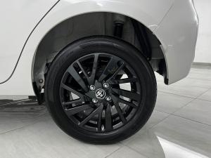 Toyota Vitz 1.0 XR manual - Image 11