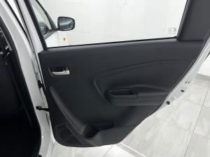 Toyota Vitz 1.0 XR manual - Image 13