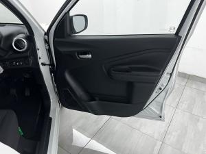 Toyota Vitz 1.0 XR manual - Image 15