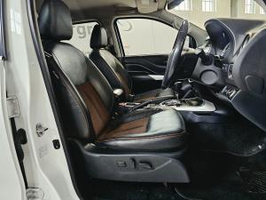Nissan Navara 2.3D double cab 4x4 LE auto - Image 9
